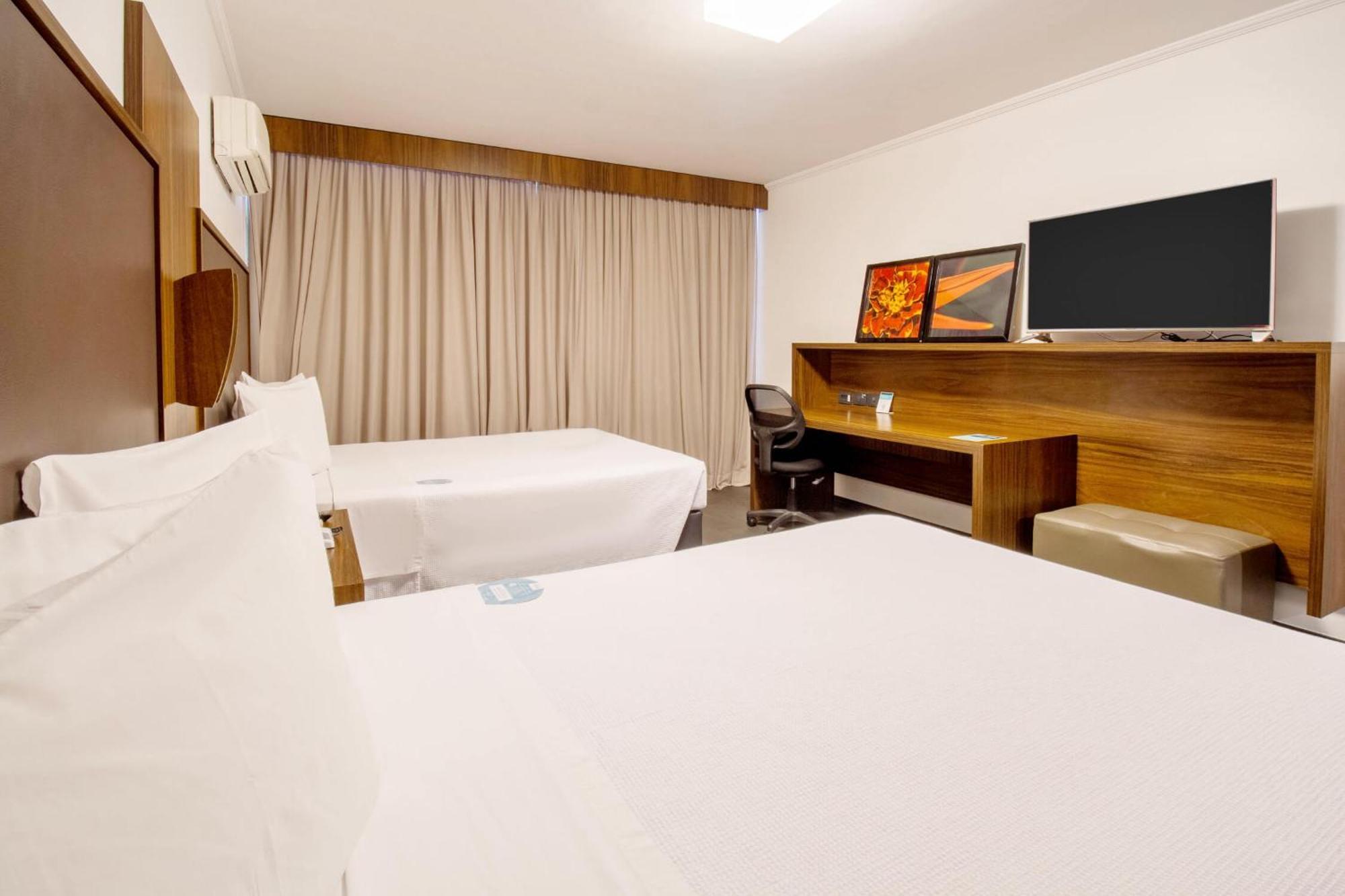 Hotel Deville Business Maringá Eksteriør billede